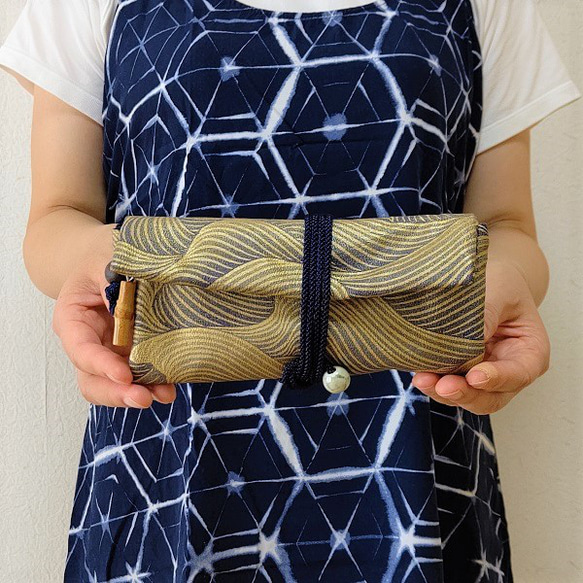 金彩工芸　波　金仕上げ　正絹（シルク）紺色　「道中財布」 1枚目の画像