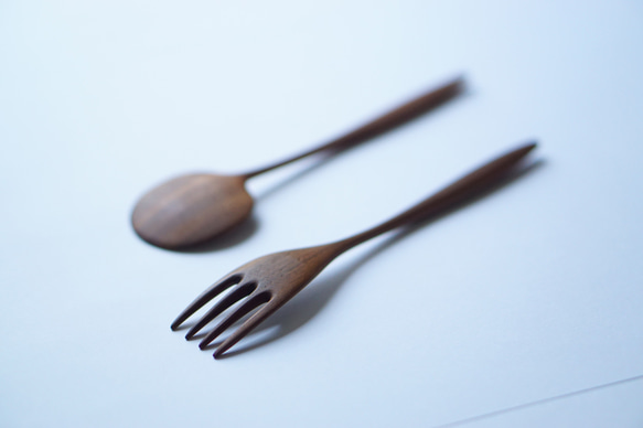 （訂製）大號木質湯匙和叉子套裝（胡桃木） 第4張的照片