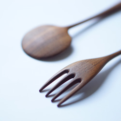 （訂製）大號木質湯匙和叉子套裝（胡桃木） 第2張的照片
