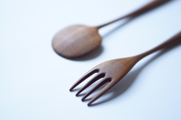 （訂製）大號木質湯匙和叉子套裝（胡桃木） 第2張的照片