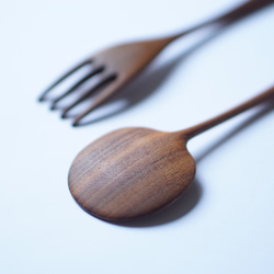 （訂製）大號木質湯匙和叉子套裝（胡桃木） 第3張的照片