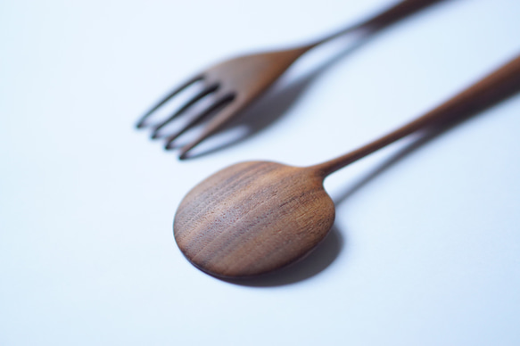 （訂製）大號木質湯匙和叉子套裝（胡桃木） 第3張的照片