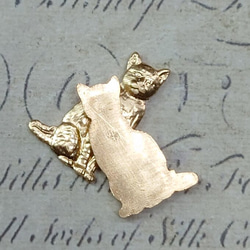 BEHOLD− おすわり 猫 カン無し 2個 真鍮製 短毛種 S ネコ アメリカ製 スタンピング ヴィンテージ風 3枚目の画像