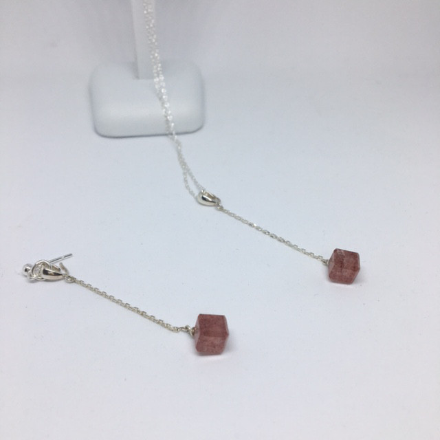 ストロベリークォーツ　タイニーキューブピアス　(1個) 　/ Strawberry Quartz Tiny Cube