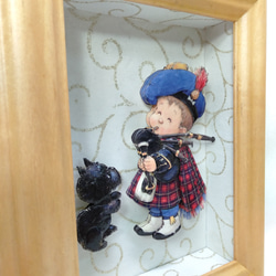 歐風立體紙雕、世界村娃娃、蘇格蘭男孩與小狗、Paper Tole、Shadow Box、紙雕 第3張的照片