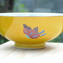 ◆商品番号　3905 黄交趾蝶々ご飯茶碗　昇峰　小単品 6枚目の画像