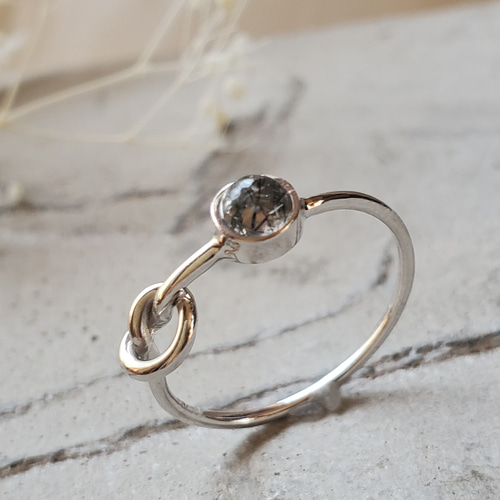 ルチルクォーツ結びリングRS-221、華奢天然石リング、重ね付けにお