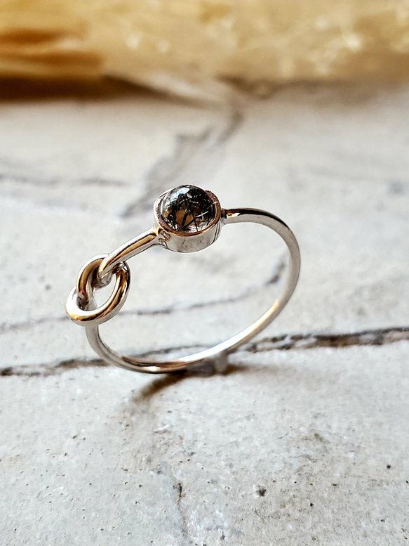 ルチルクォーツ結びリングRS-221、華奢天然石リング、重ね付けにお