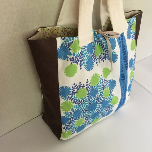 ☆再出品 大容量 くったりトートバッグ ブルーとグリーンの花畑
