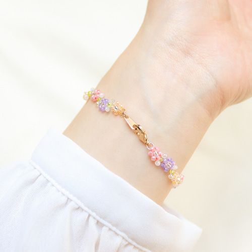 在庫SALE】ビーズブレスレット ✧ fruity color ♡ 小さなお花の