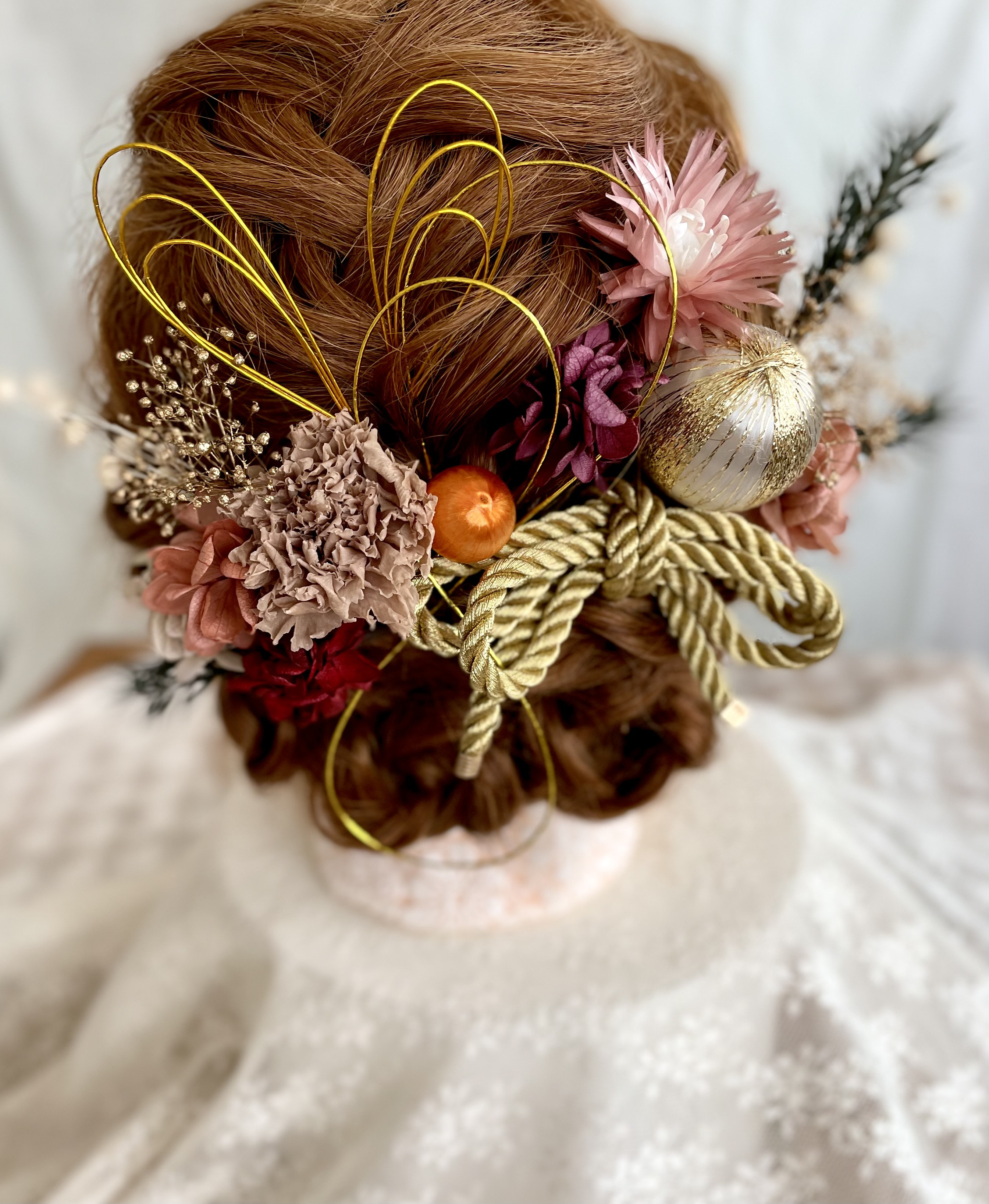 赤とゴールドのドライフラワー成人式髪飾り