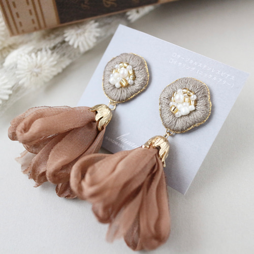 シフォンタッセル×花のビーズ刺繍ピアス/イヤリング/ノンホールピアス 