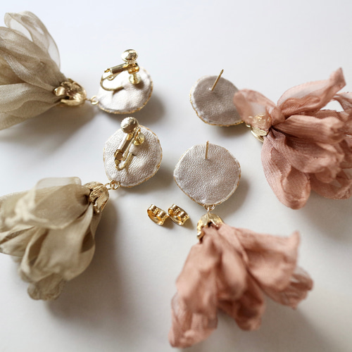 シフォンタッセル×花のビーズ刺繍ピアス/イヤリング/ノンホールピアス 