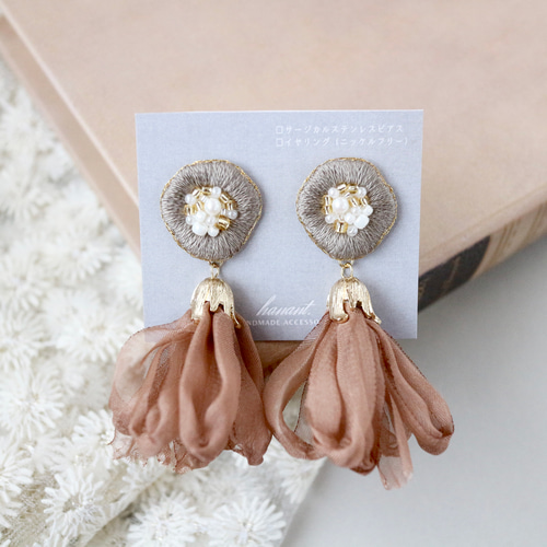 シフォンタッセル×花のビーズ刺繍ピアス/イヤリング/ノンホールピアス 