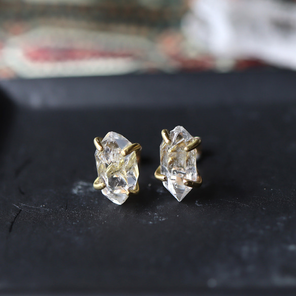 【一点物】大粒原石ダイヤモンドクォーツのピアス 3枚目の画像