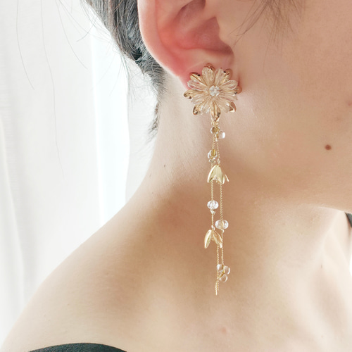 きらきら華やか ジルコニアフラワー 痛くないイヤリング チタンピアス