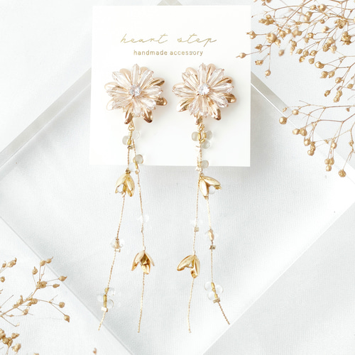 きらきら華やか ジルコニアフラワー 痛くないイヤリング チタンピアス