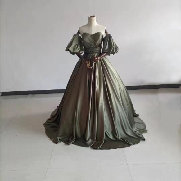 華やか パーティードレス カーキ色 ベアトップ ラッパ袖 スリット  