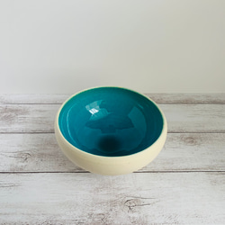 夏のトルコ青釉　ボール中鉢（青×白） 3枚目の画像