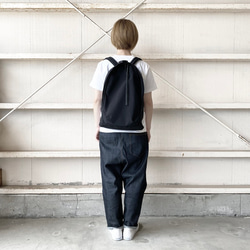 モノリス　ブラック　PCポケット付きの大きめのリュック　２サイズ展開　ナイロン　 4枚目の画像