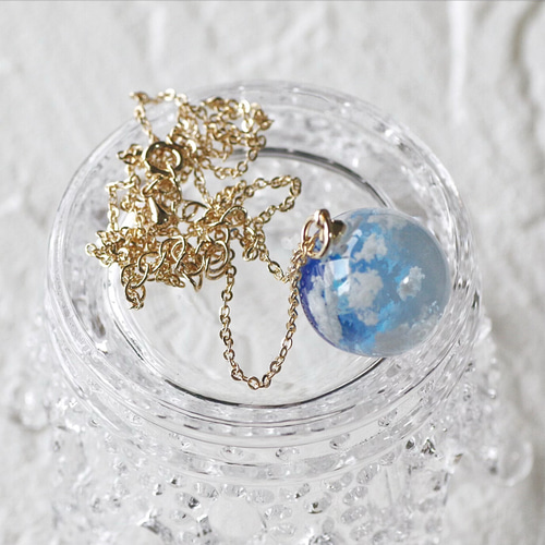 うるつや夏の空♪クリアなブルーのグラデーションが幻想的な青空雲