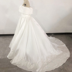 華やか ウェディングドレス 純白 高級刺繍 光沢サテン 憧れのドレス 花嫁/ブライズメイド/結婚式 3枚目の画像