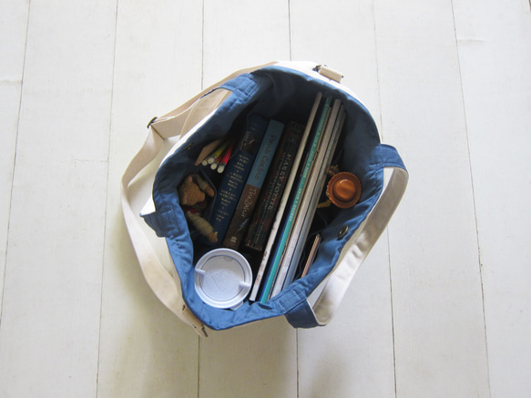 馬卡龍系列-帆布中號托特包(拉鍊開口+外後貼袋+外側拉鍊袋+內水壺袋+可拆可調背帶) 米白+藍灰 第7張的照片