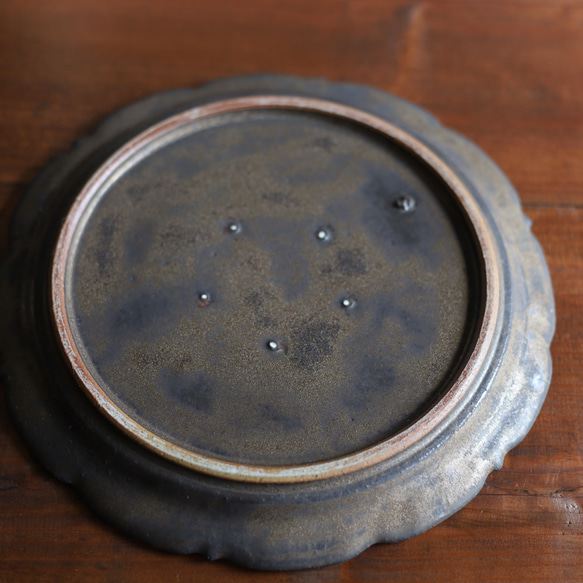 金属のような風合　輪花皿 22cm　アンティークゴールド陶器 6枚目の画像
