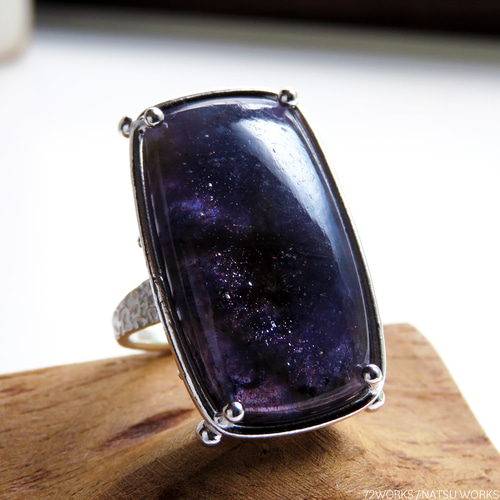 ブラッドショット アイオライト リング / Bloodshot Iolite Ring 指輪