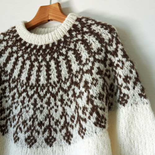 完売】ふわふわアルパカ・求心編みニット（NP-4215-白）・ペルーニット