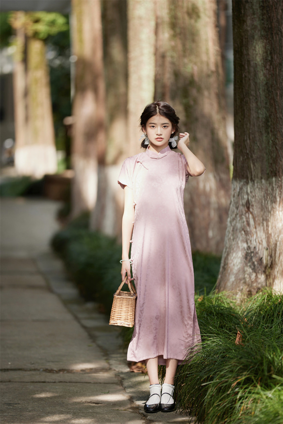 ピンクのダークパターンの模造シルク花びらの袖の女の子チャイナドレス新しい中国風中秋節春祭り改良されたワンピースドレス 7枚目の画像