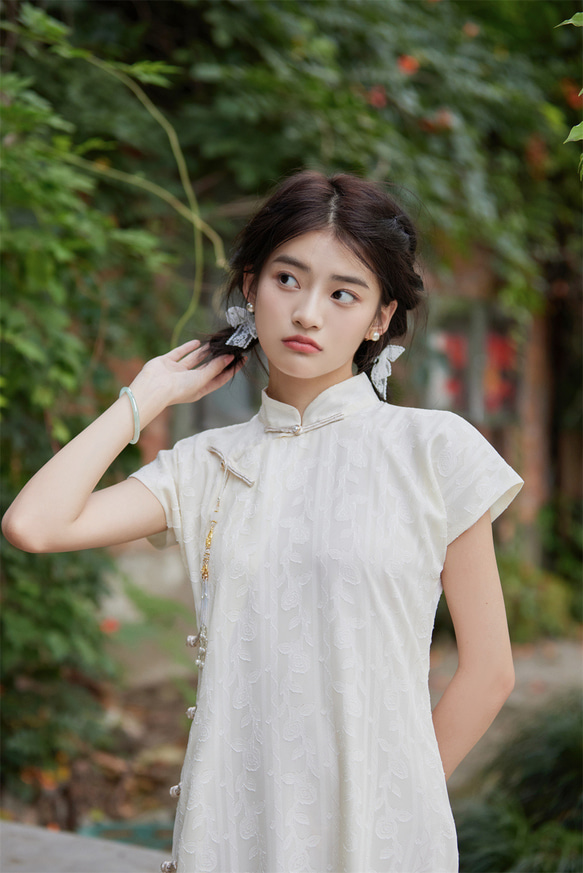 白色 條紋碎花溫柔古法少女旗袍 新中式中秋春節風改良洋裝連身裙 第5張的照片