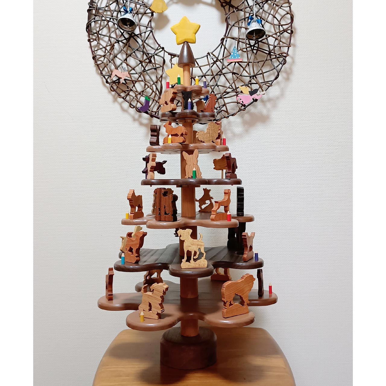 手作りのワンちゃんの木製ツリー、愛犬家の方に。受注作成