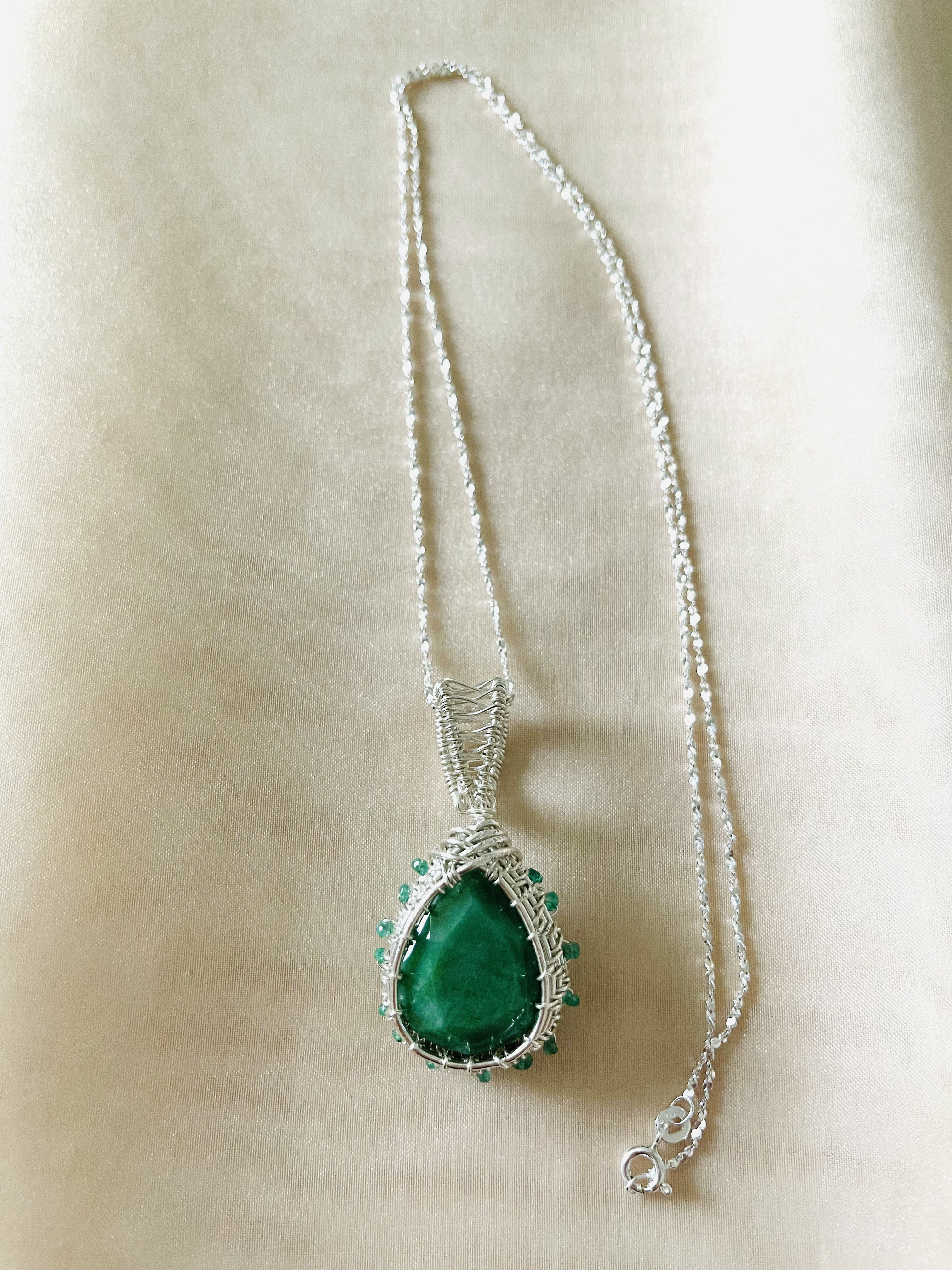 新作準備の為、半額に致しました！エメラルドペンダント