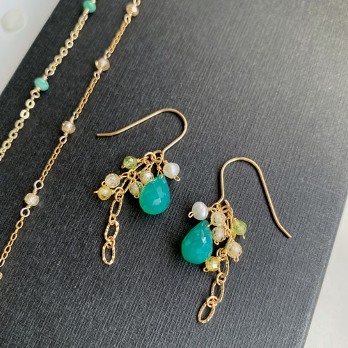 感謝祭】14kgf グリーンオニキスの房ピアス ac/526 ピアス（フック