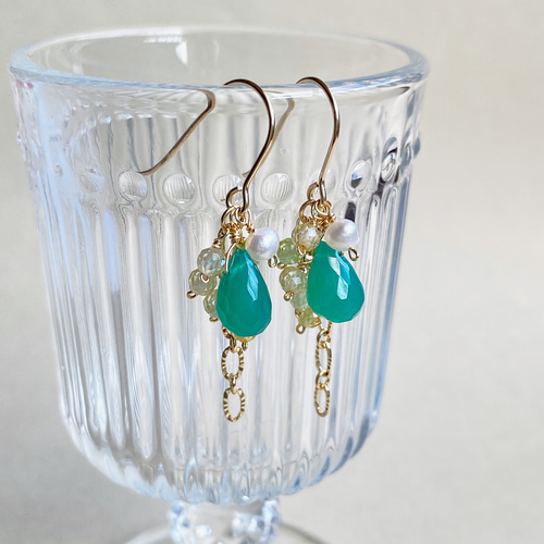 感謝祭】14kgf グリーンオニキスの房ピアス ac/526 ピアス（フック