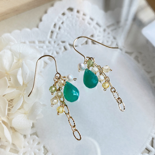 感謝祭】14kgf グリーンオニキスの房ピアス ac/526 ピアス（フック