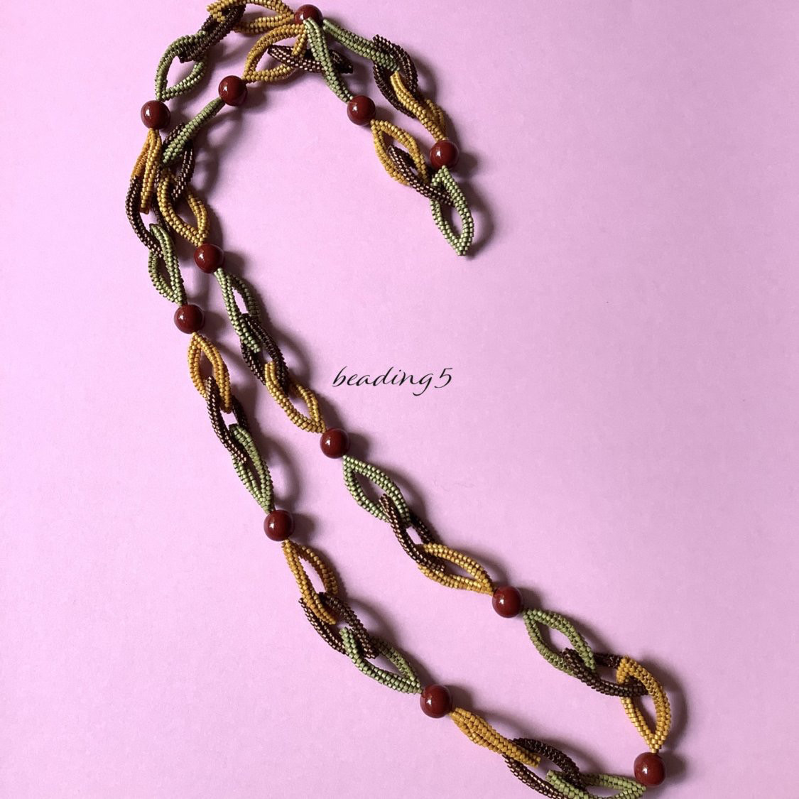 ツイストリーフネックレス