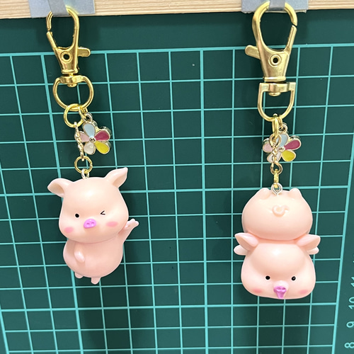 送料無料】♡ 立体ブタさんチャーム 【ごあいさつ】【運動中 