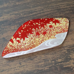 金彩工芸　金彩ガラス皿　不定形「紅葉に流水」　秋 6枚目の画像