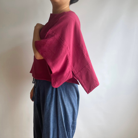 【1点もの】ショート丈の着物袖プルオーバー -正絹 紋紙柄織 赤紫に草 KMPO63 3枚目の画像