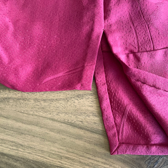 【1点もの】ショート丈の着物袖プルオーバー -正絹 紋紙柄織 赤紫に草 KMPO63 9枚目の画像
