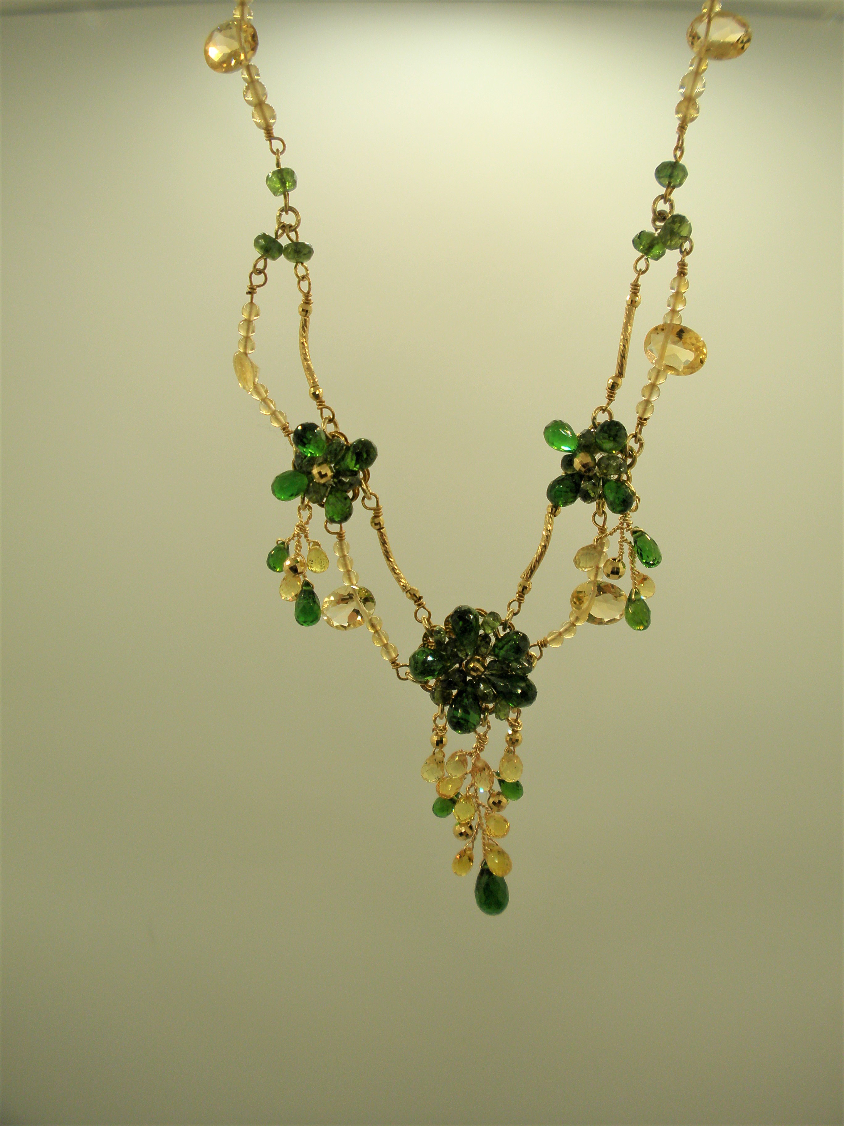 鮮やかなグリーンが美しい、クロムダイオプサイトのネックレス