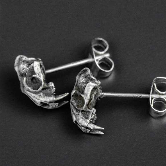 一対剣歯虎のシルバーイヤリング、動物の頭蓋骨のシルバーイヤリング、虎の頭蓋骨のイヤリング 6枚目の画像