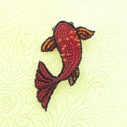 にしきごい(銀鱗紅鯉)ブローチ ＊オートクチュールビーズ刺繍 1枚目の画像