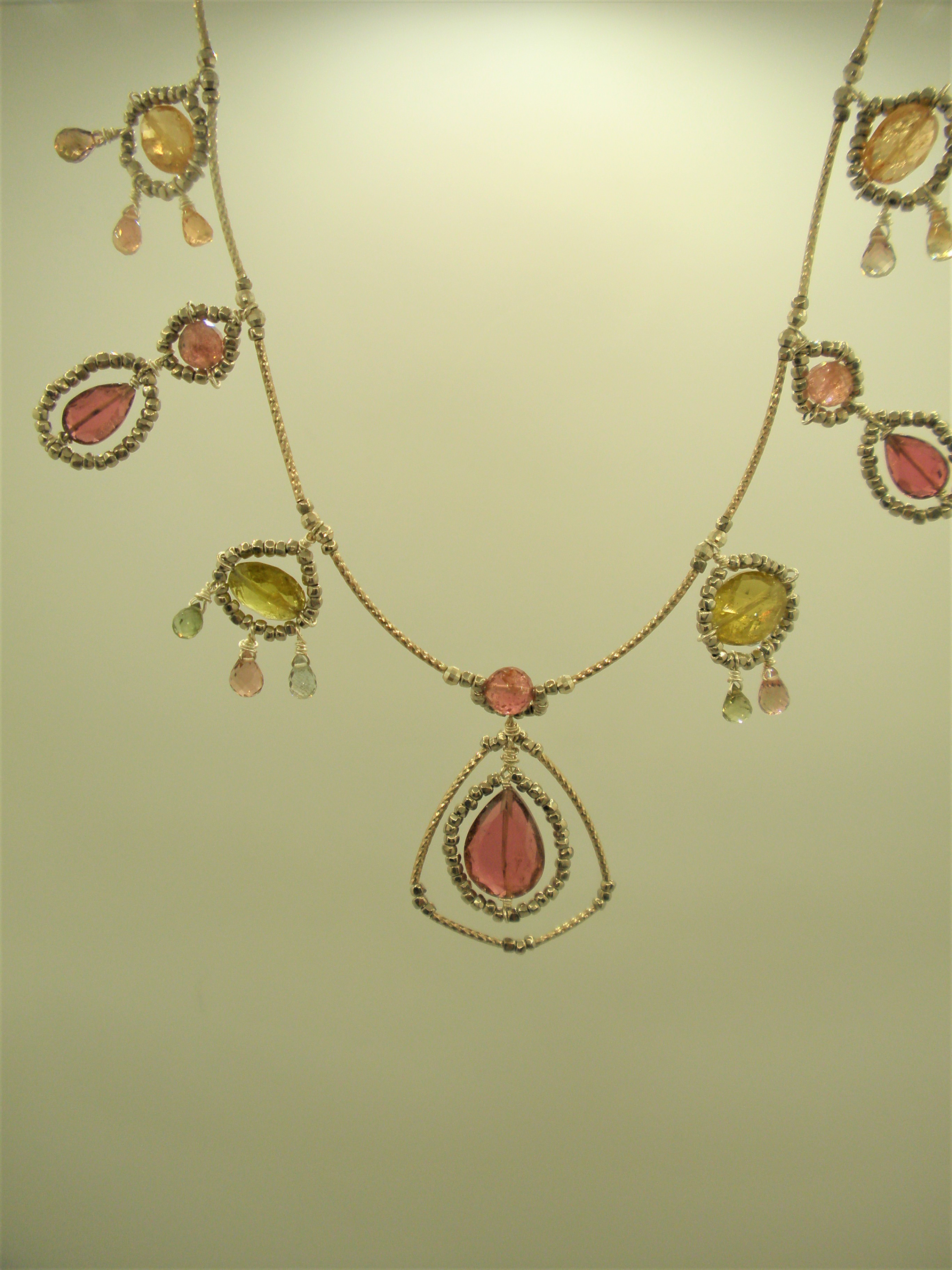 ピンク・イエロートルマリンの楽しいデザインネックレス