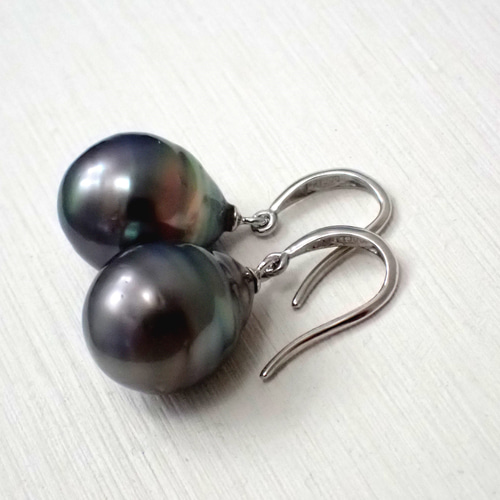 適切な価格 プラチナ ピアス（フック フックピアス 南洋バロック黒真珠 アクセサリー