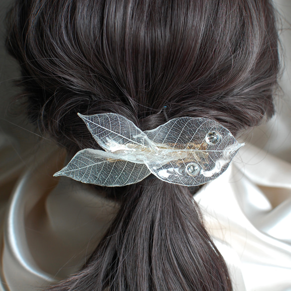 ジルコニアの水玉煌めく✴︎リーフヘアクリップ ヘアクリップ・バナナ  