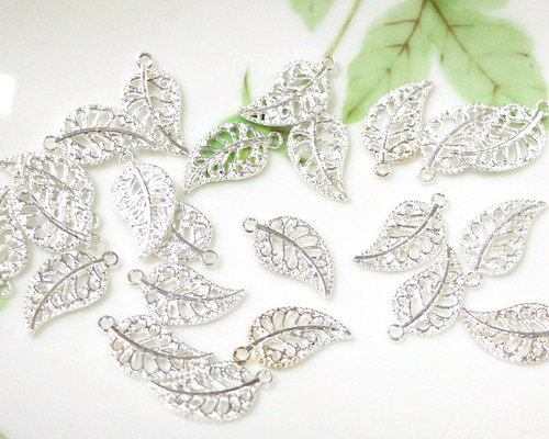 葉っぱ リーフ 透かしチャーム ホワイトシルバー 30個セット B-13-5