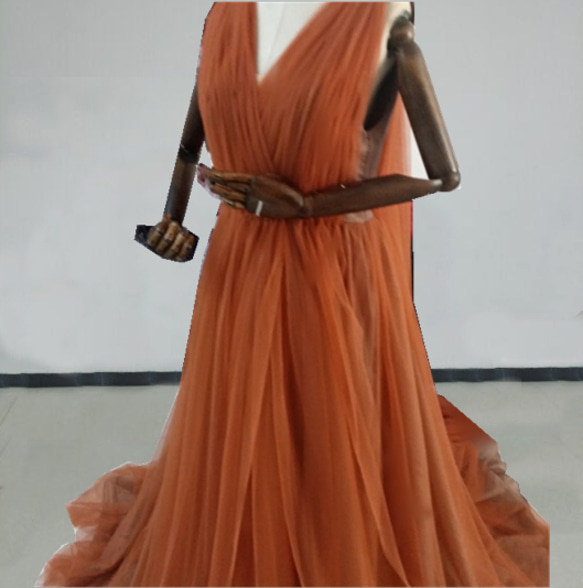優雅なシルエット カラードレス テラコッタ色 Vネックドレス ソフトチュール トレンド人気 2枚目の画像